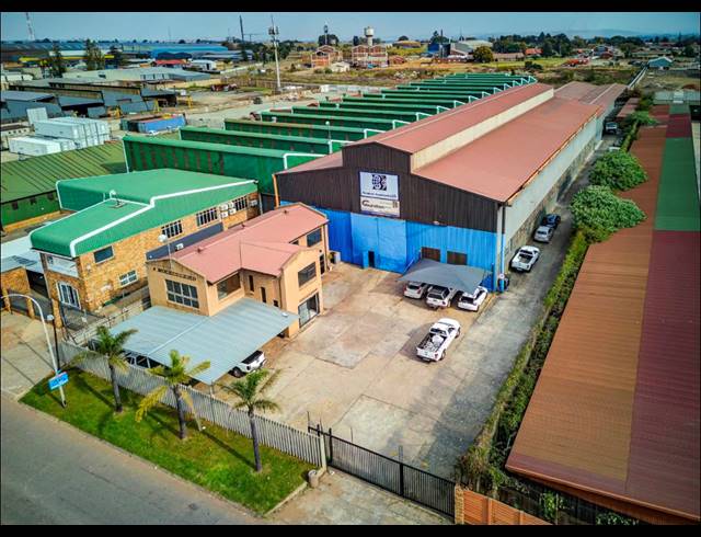 3,400M² BUILDING FOR SALE IN VULCANIA
